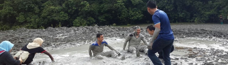 Mud volcano, rainforest and wildlife